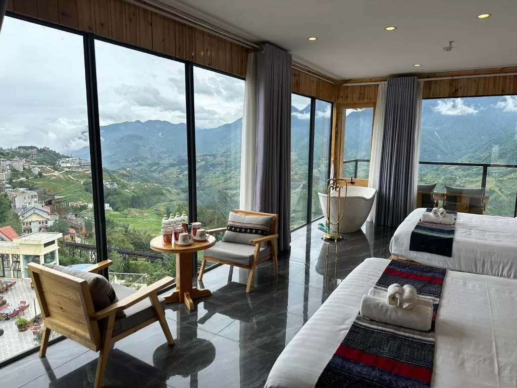 Lá Đỏ 2 Homestay & Coffee Sapa có bồn tắm và tầm nhìn ra núi