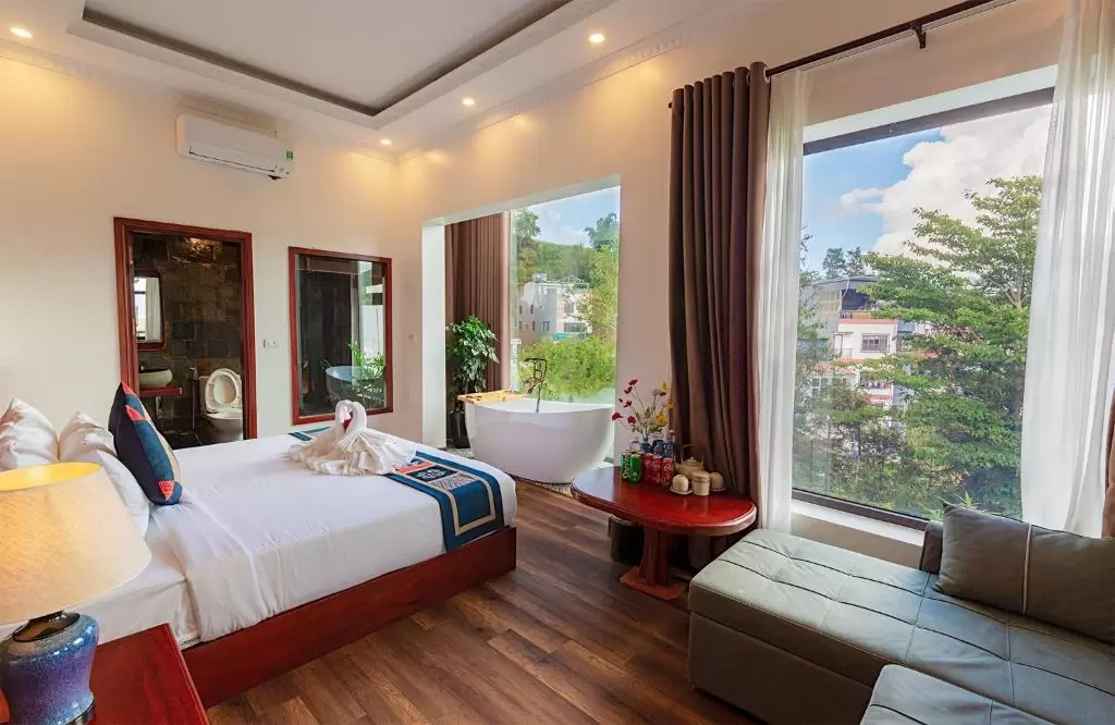 Phòng khách sạn lãng mạn có bồn tắm Green Villa Sapa